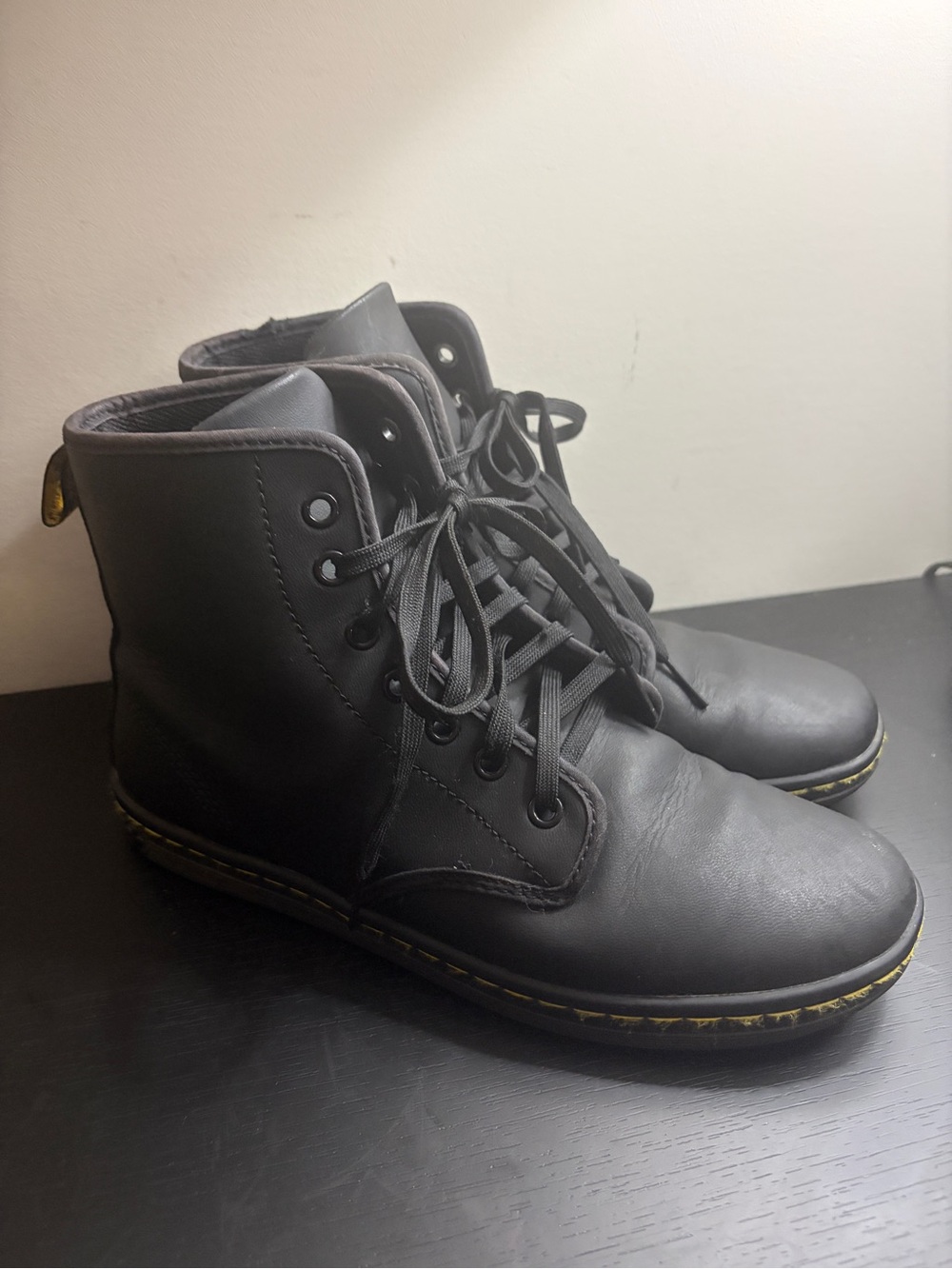 🌟Rare🌟Dr. Martens Black Shoreditch Lace-Up Leather Slim Profile Boot